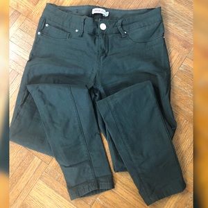 Hunter green jeggings🌸